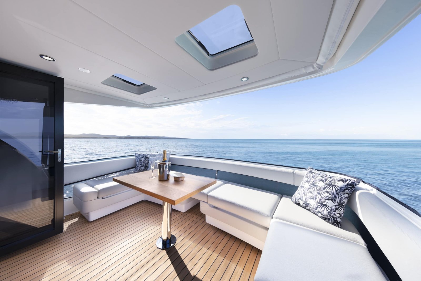 Maritimo M55 Black Edition Desktop60